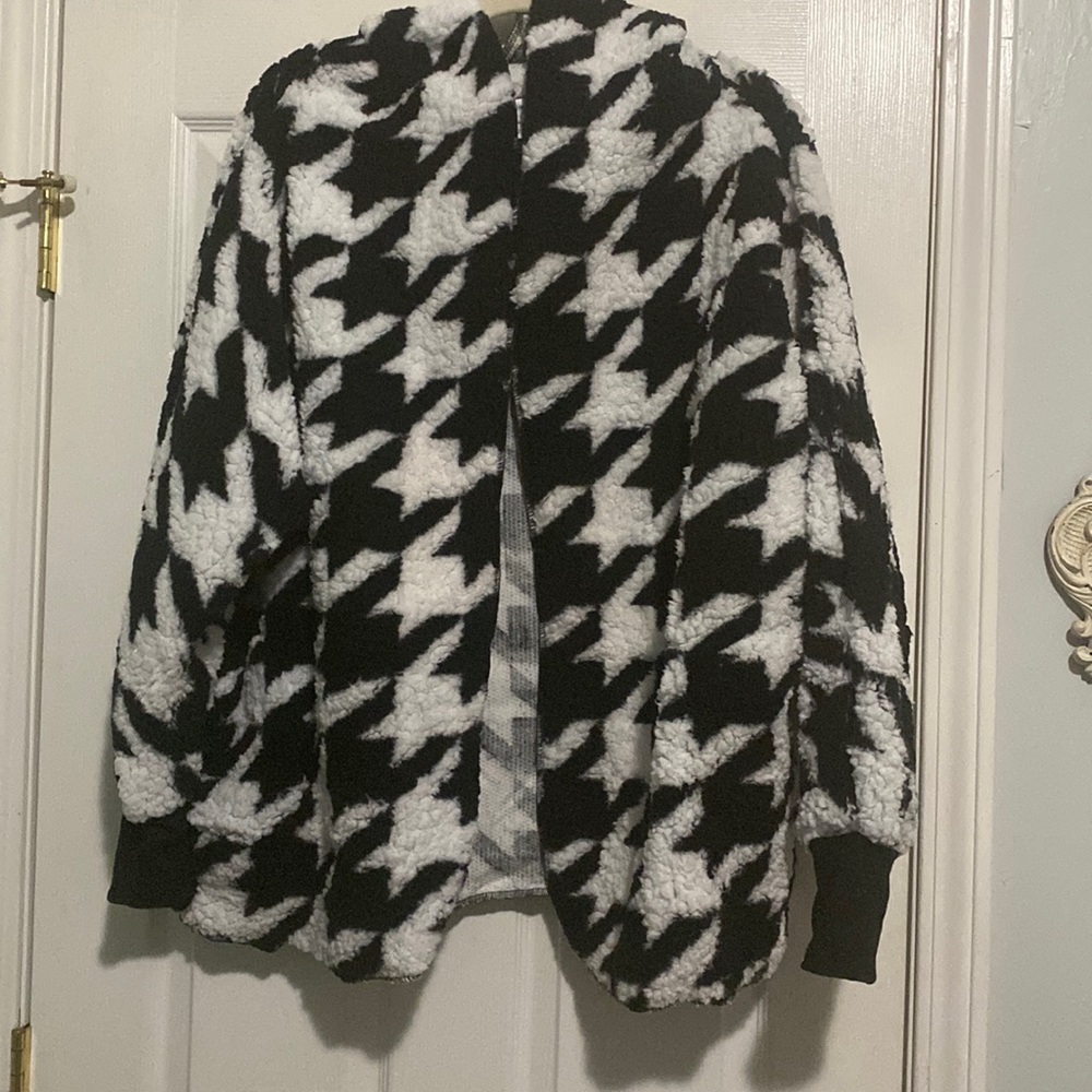 LuLaRoe hounds tooth Sherpa hooded jacket worn once